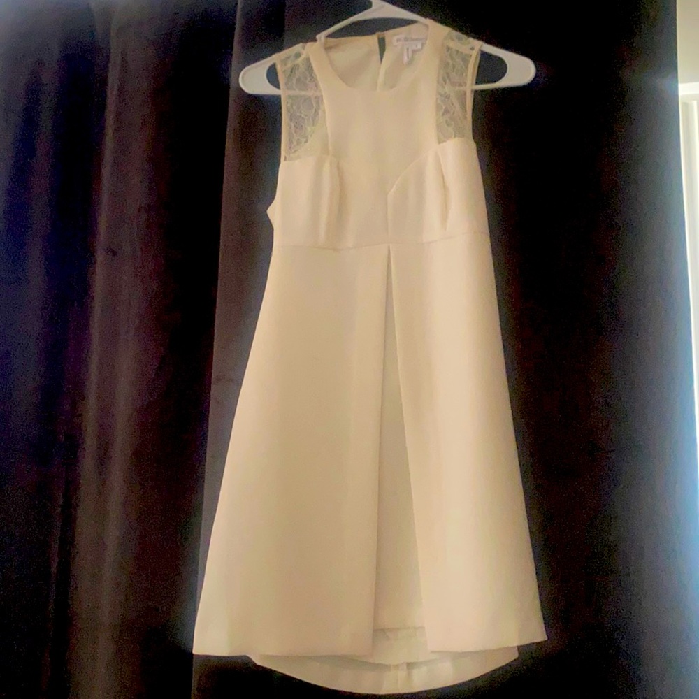 BCBG generation White keyhole back dress